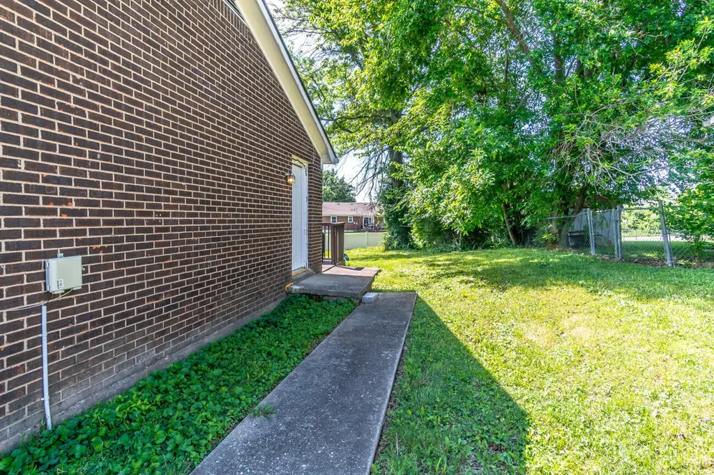 102 Brooks Road Richmond KY 40475