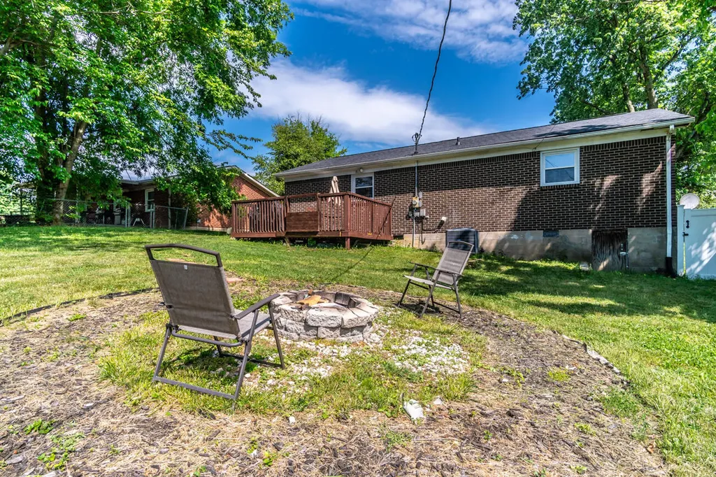 102 Brooks Road Richmond KY 40475