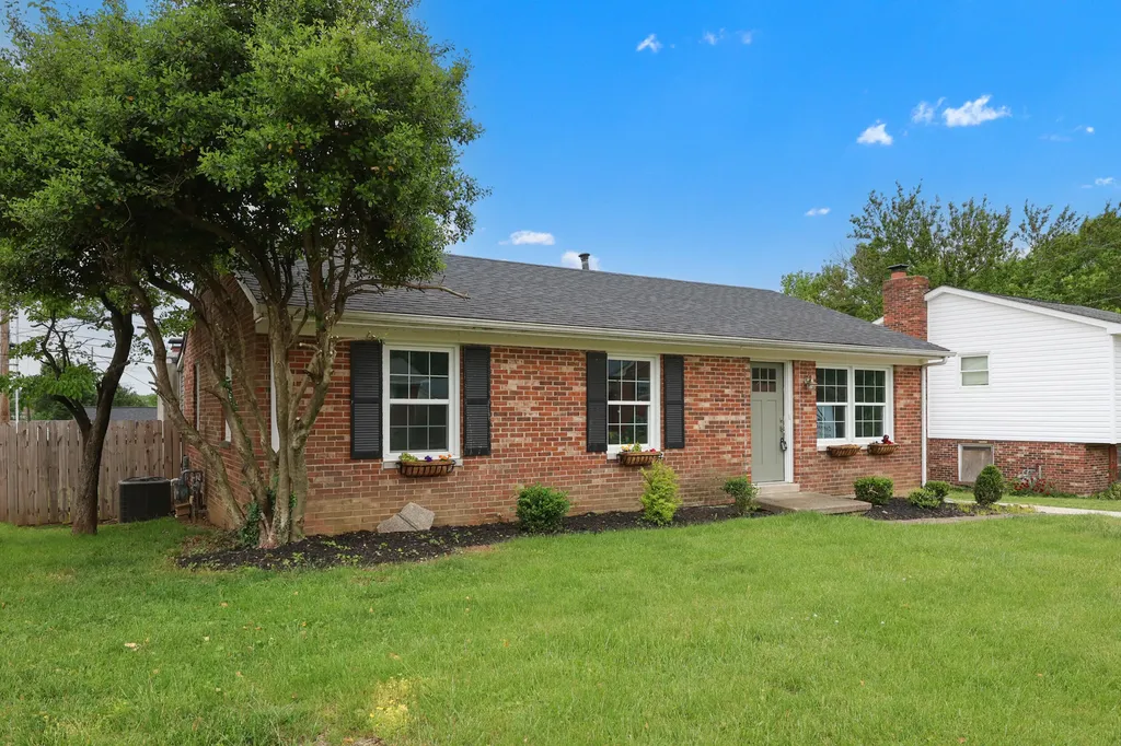 793 Marcella Street Versailles KY 40383