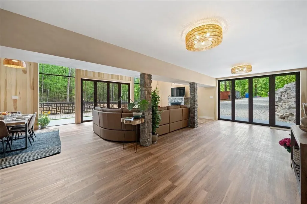 33 Jubilee Way Zoe KY 41397