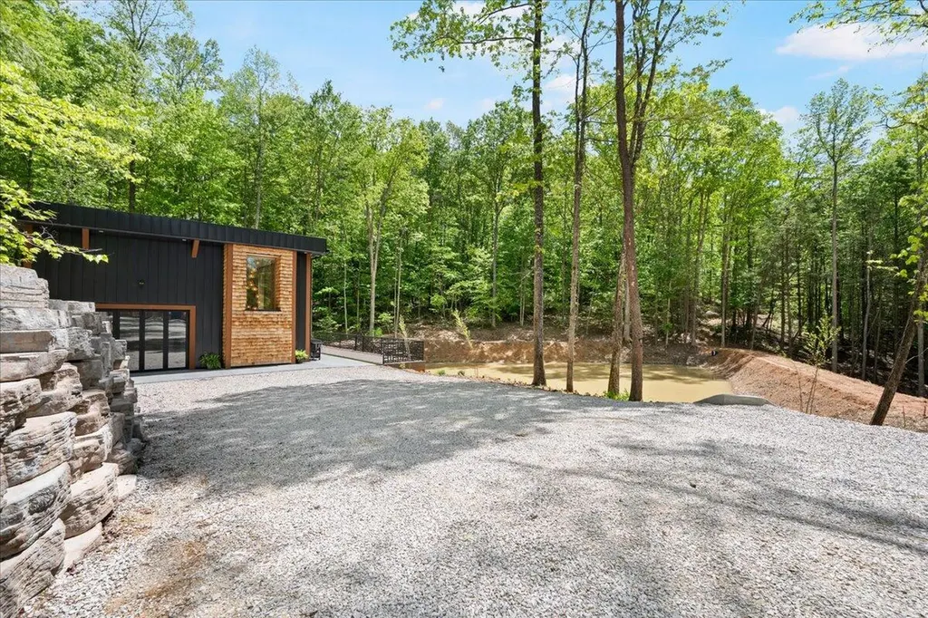 33 Jubilee Way Zoe KY 41397