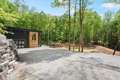 33 Jubilee Way Zoe KY 41397