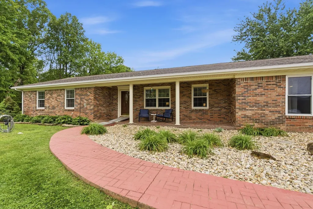779 College Hill Road Waco KY 40385