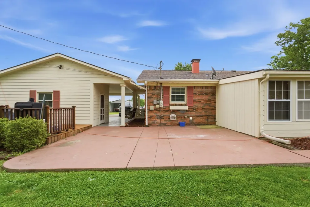 779 College Hill Road Waco KY 40385