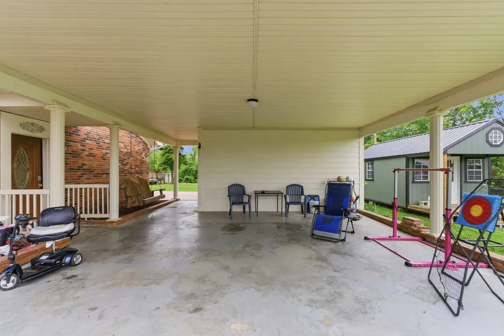 779 College Hill Road Waco KY 40385