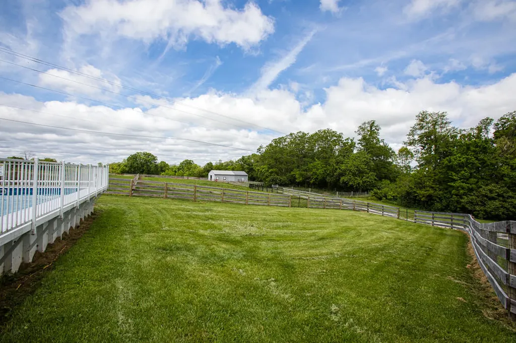 337 Collins Road Paris KY 40361