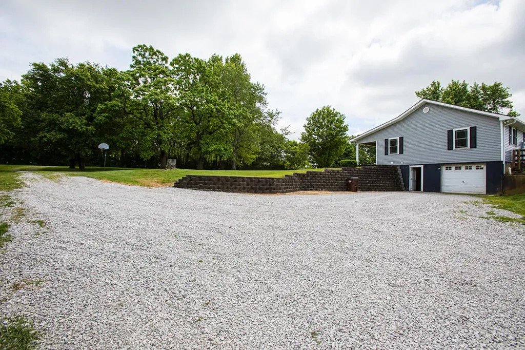 337 Collins Road Paris KY 40361