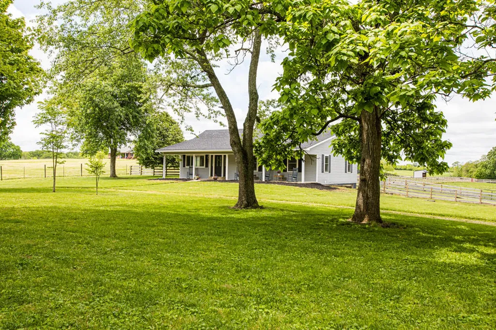 337 Collins Road Paris KY 40361