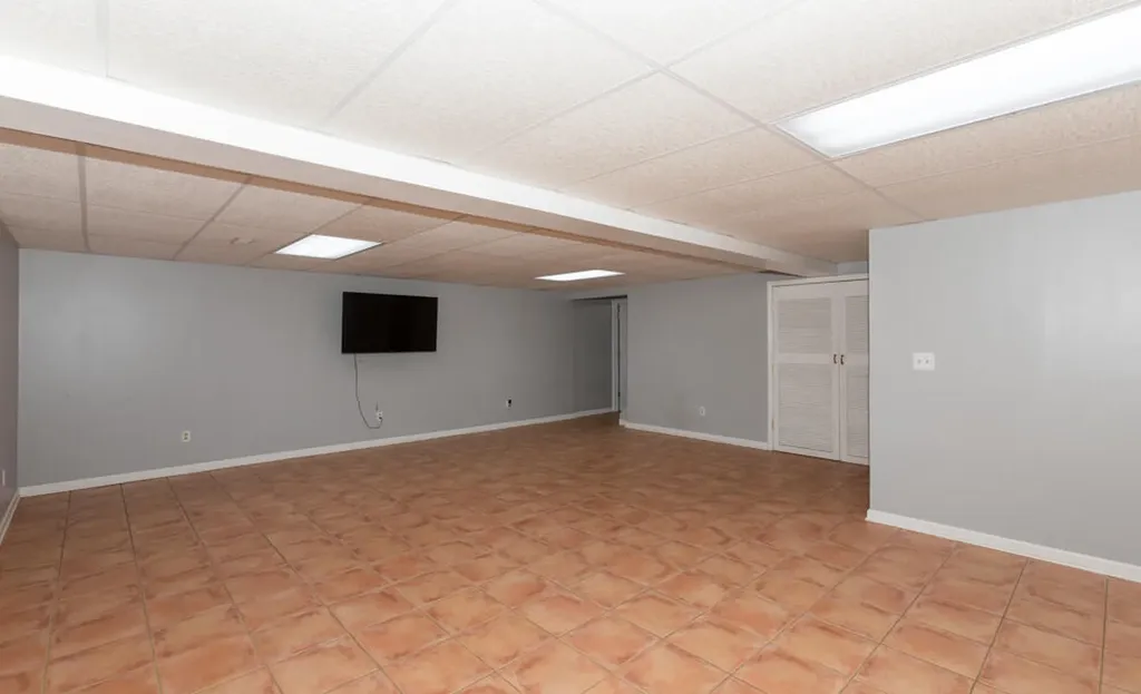 337 Collins Road Paris KY 40361