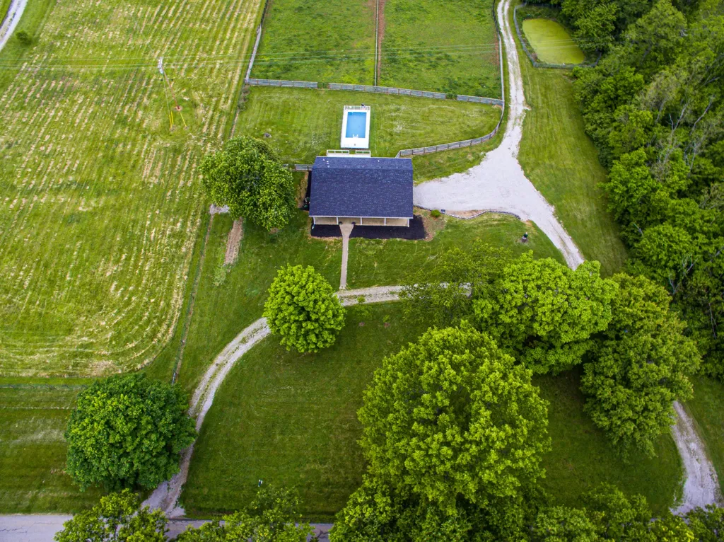 337 Collins Road Paris KY 40361
