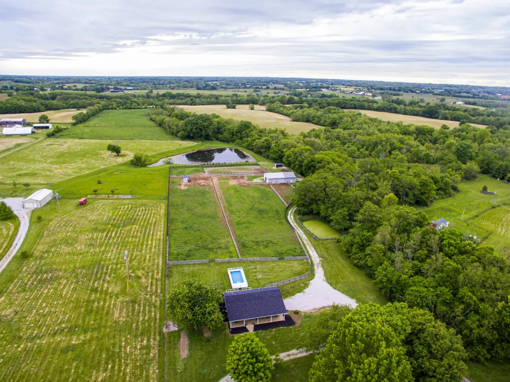 337 Collins Road Paris KY 40361