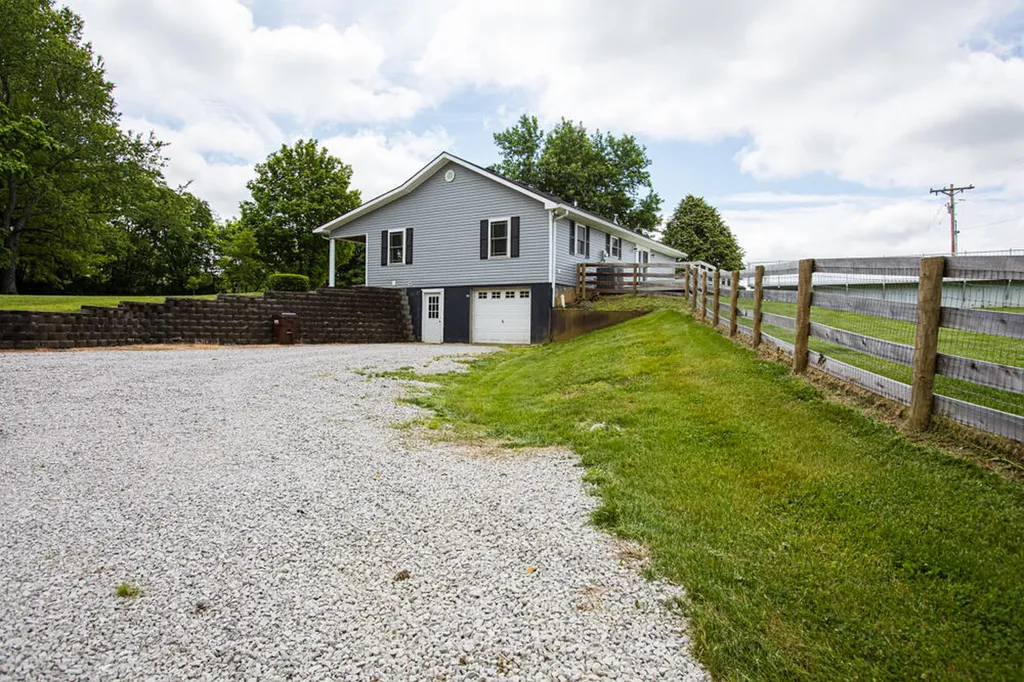 337 Collins Road Paris KY 40361