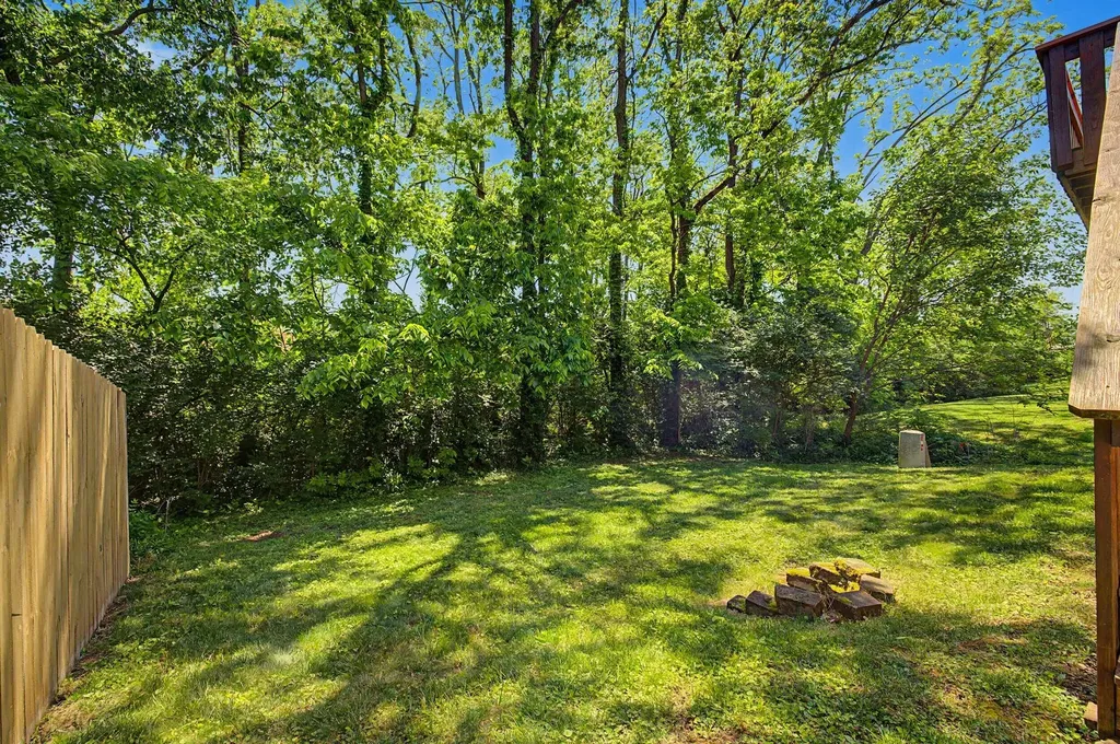 3017 Falling Leaves Lane Lexington KY 40509