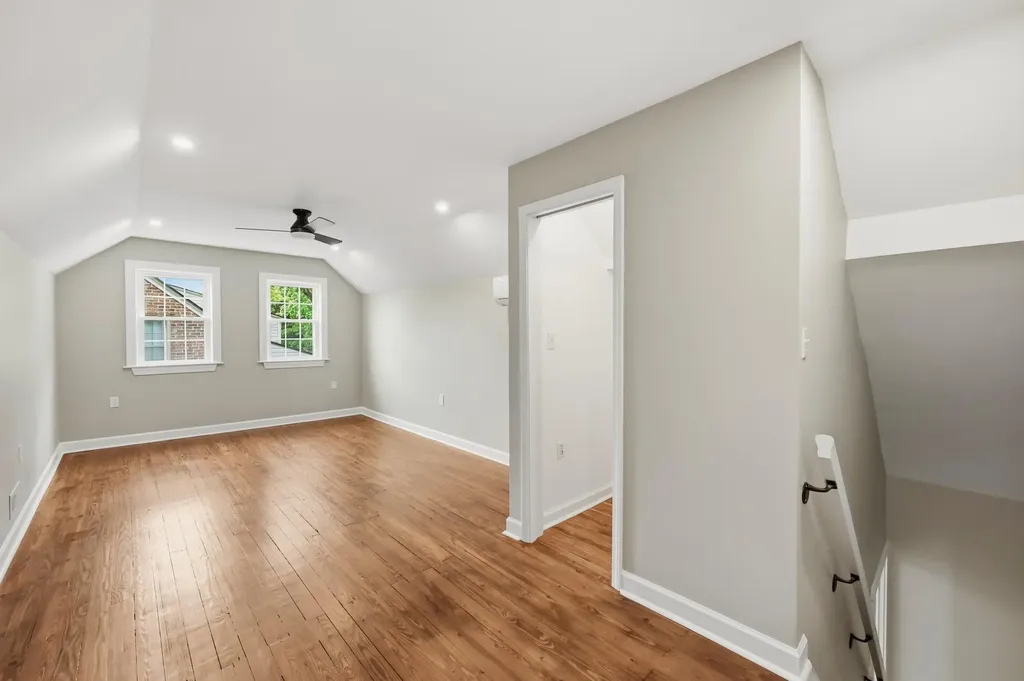 512 Rosemont Garden Lexington KY 40503