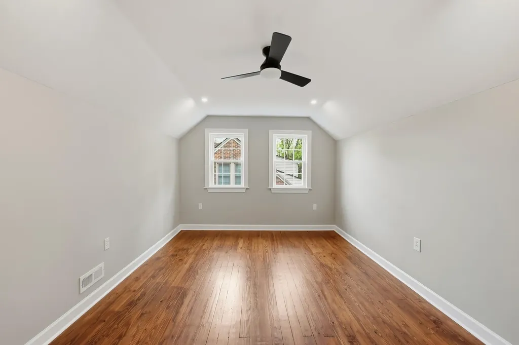 512 Rosemont Garden Lexington KY 40503