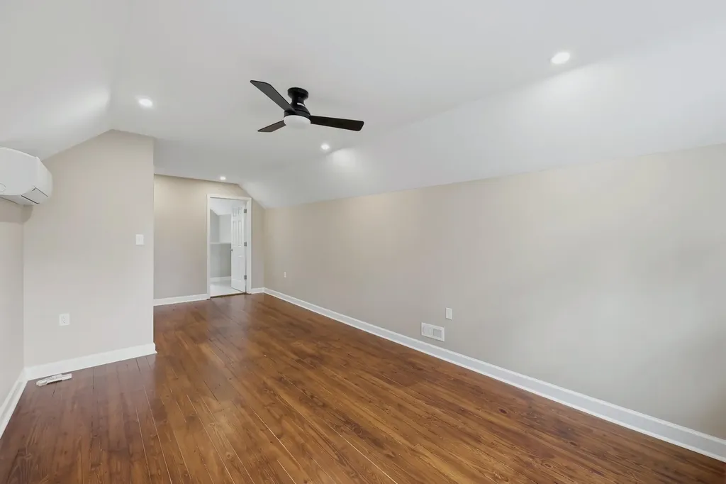 512 Rosemont Garden Lexington KY 40503
