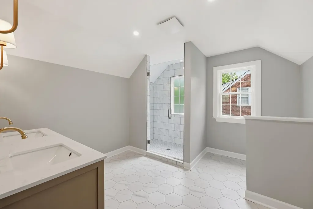 512 Rosemont Garden Lexington KY 40503