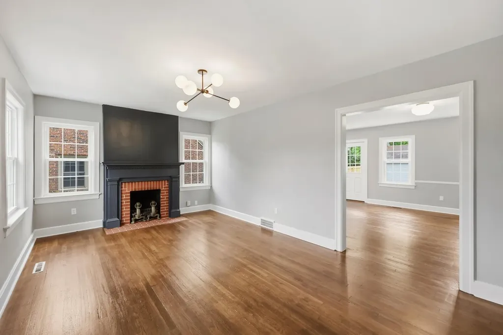 512 Rosemont Garden Lexington KY 40503