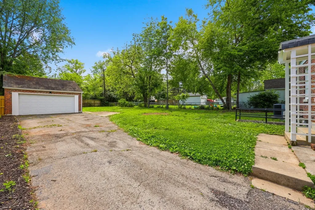 512 Rosemont Garden Lexington KY 40503