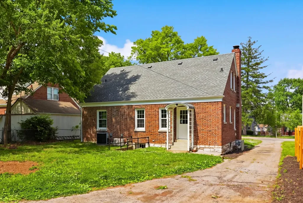 512 Rosemont Garden Lexington KY 40503