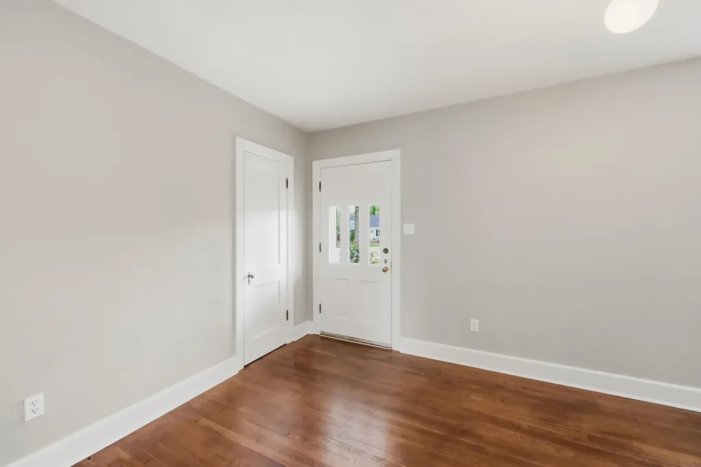 512 Rosemont Garden Lexington KY 40503