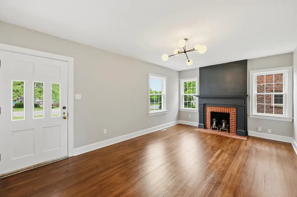 512 Rosemont Garden Lexington KY 40503