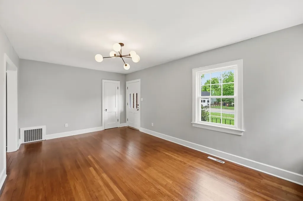 512 Rosemont Garden Lexington KY 40503