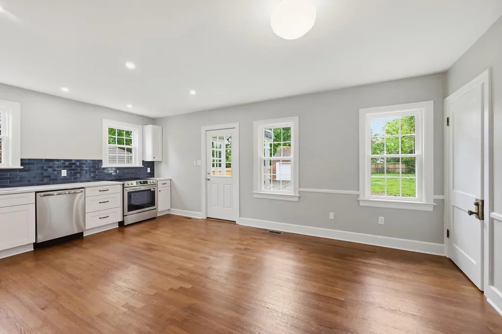 512 Rosemont Garden Lexington KY 40503