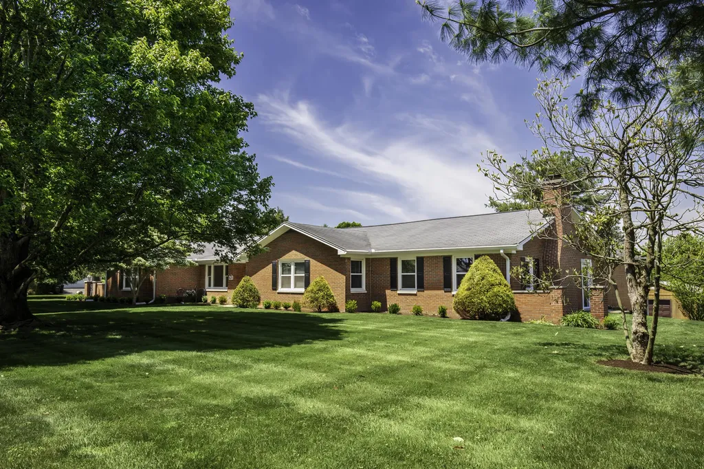 1651 Donelwal Drive Lexington KY 40511