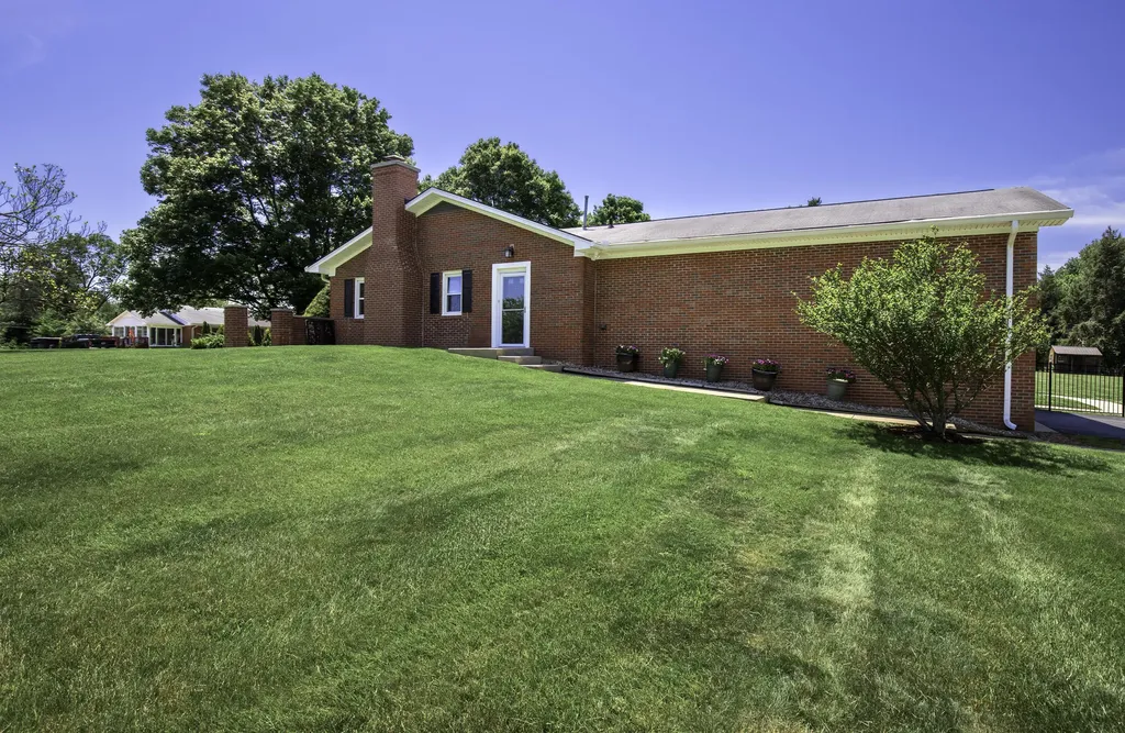 1651 Donelwal Drive Lexington KY 40511