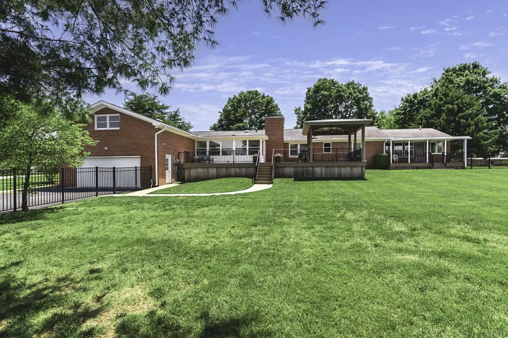 1651 Donelwal Drive Lexington KY 40511