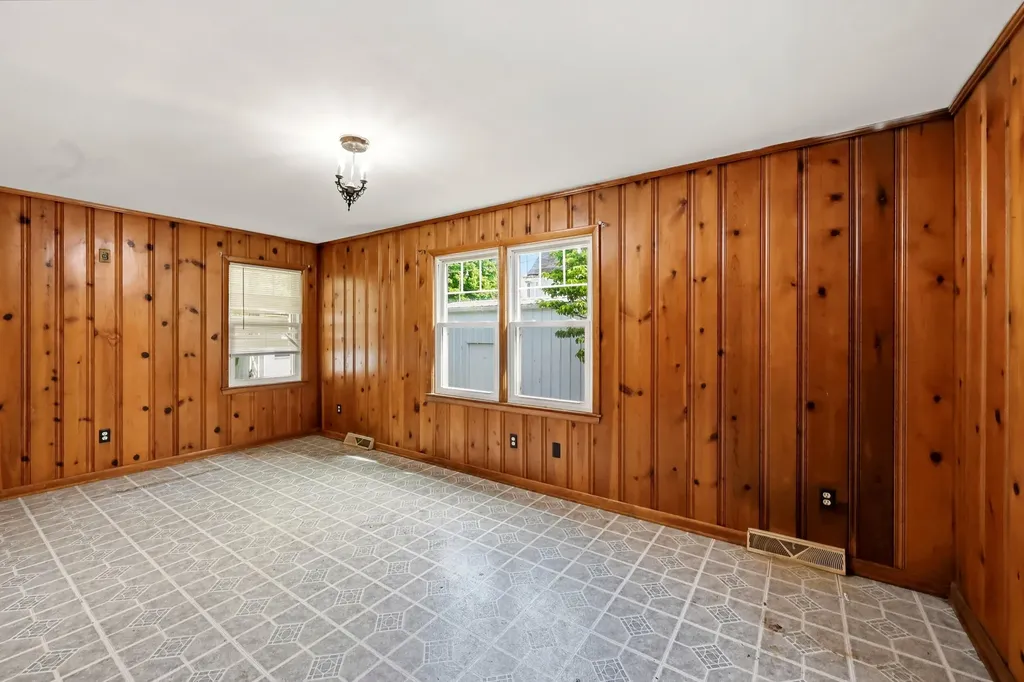 1215 High Street Paris KY 40361