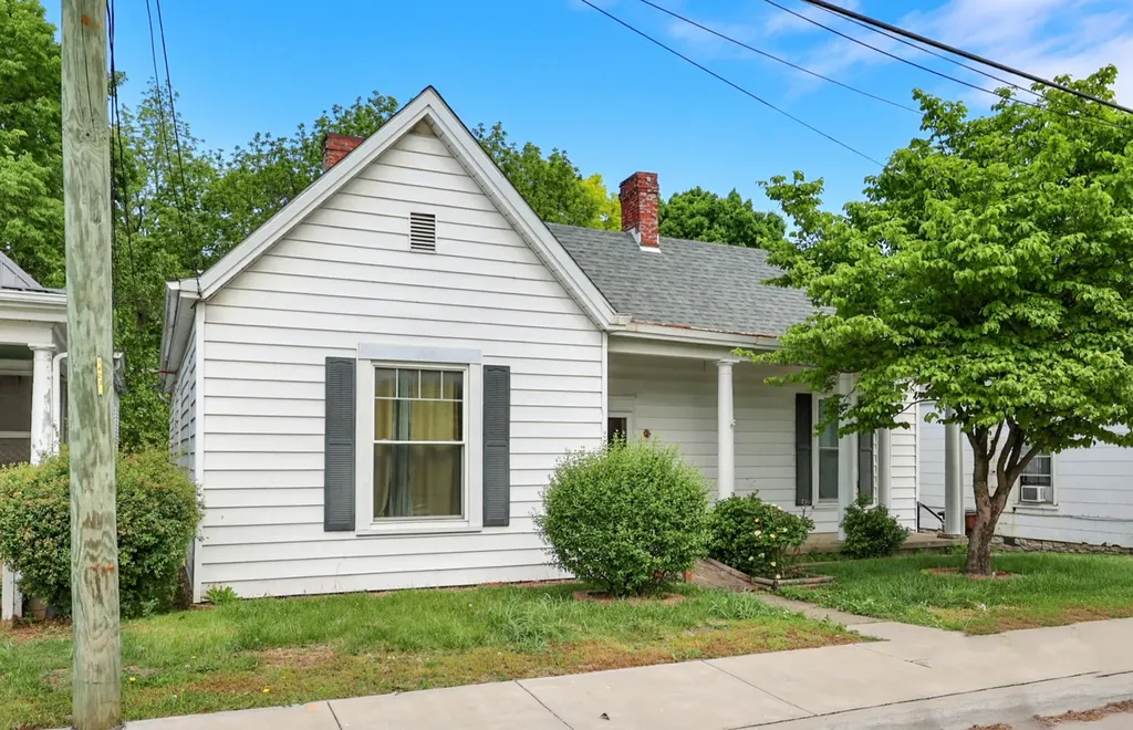 1215 High Street Paris KY 40361