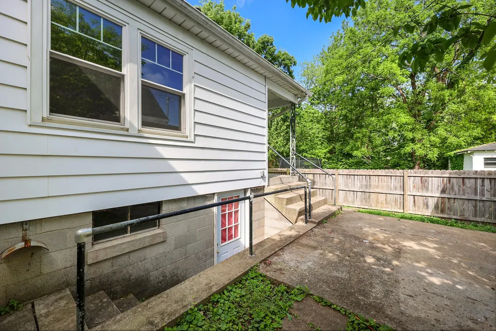 1215 High Street Paris KY 40361
