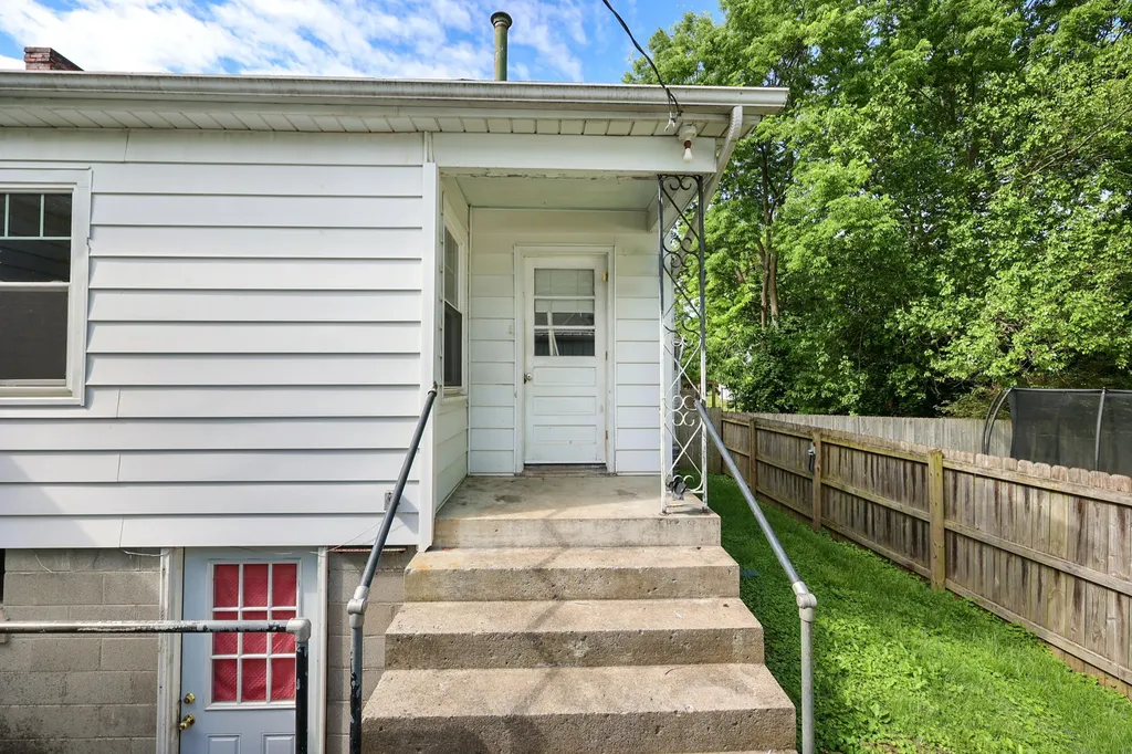 1215 High Street Paris KY 40361