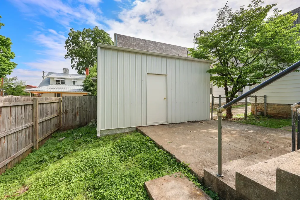 1215 High Street Paris KY 40361
