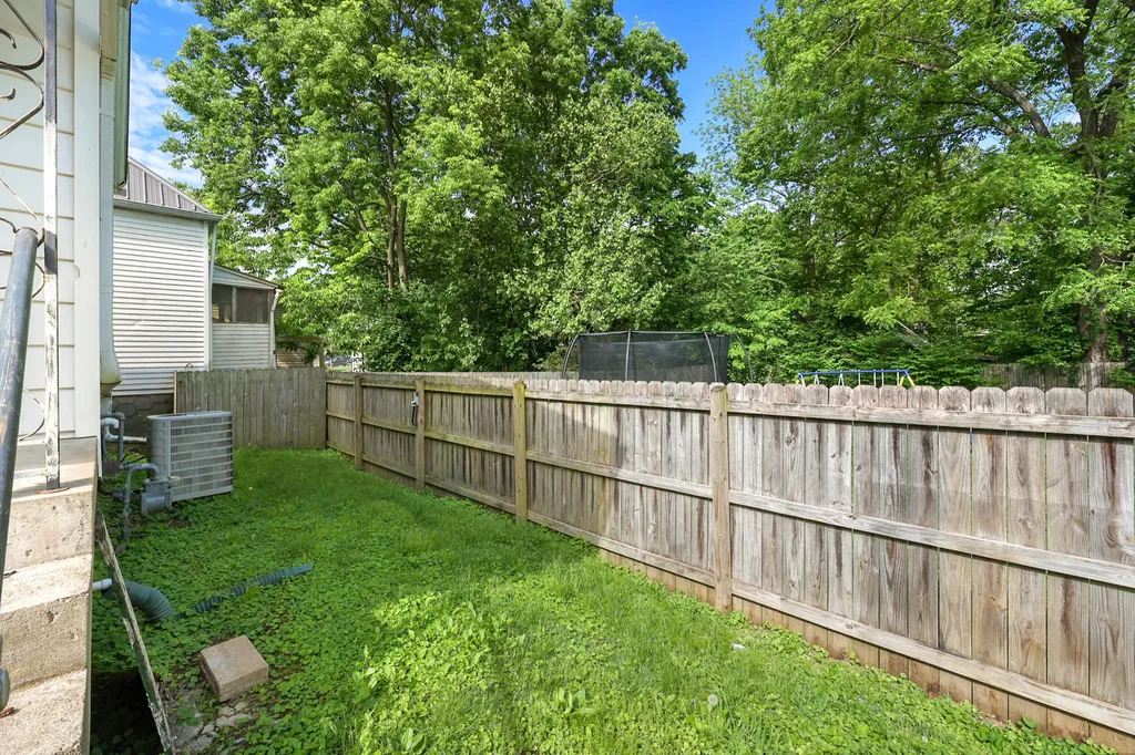1215 High Street Paris KY 40361