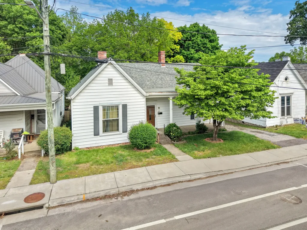 1215 High Street Paris KY 40361