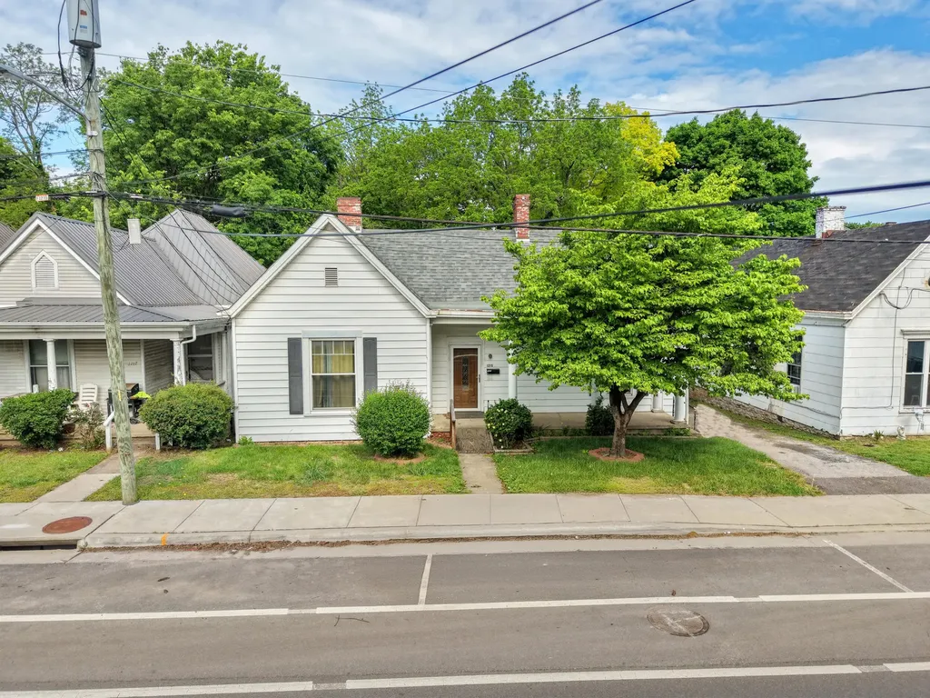 1215 High Street Paris KY 40361