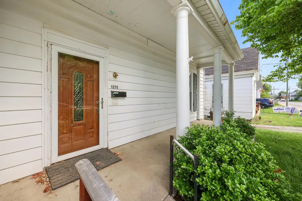 1215 High Street Paris KY 40361