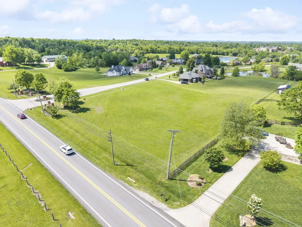 100 & 102 Abbey Ridge Bardstown KY 40004