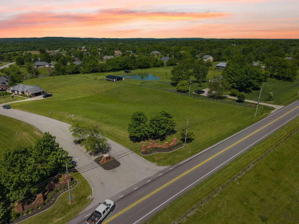 100 & 102 Abbey Ridge Bardstown KY 40004