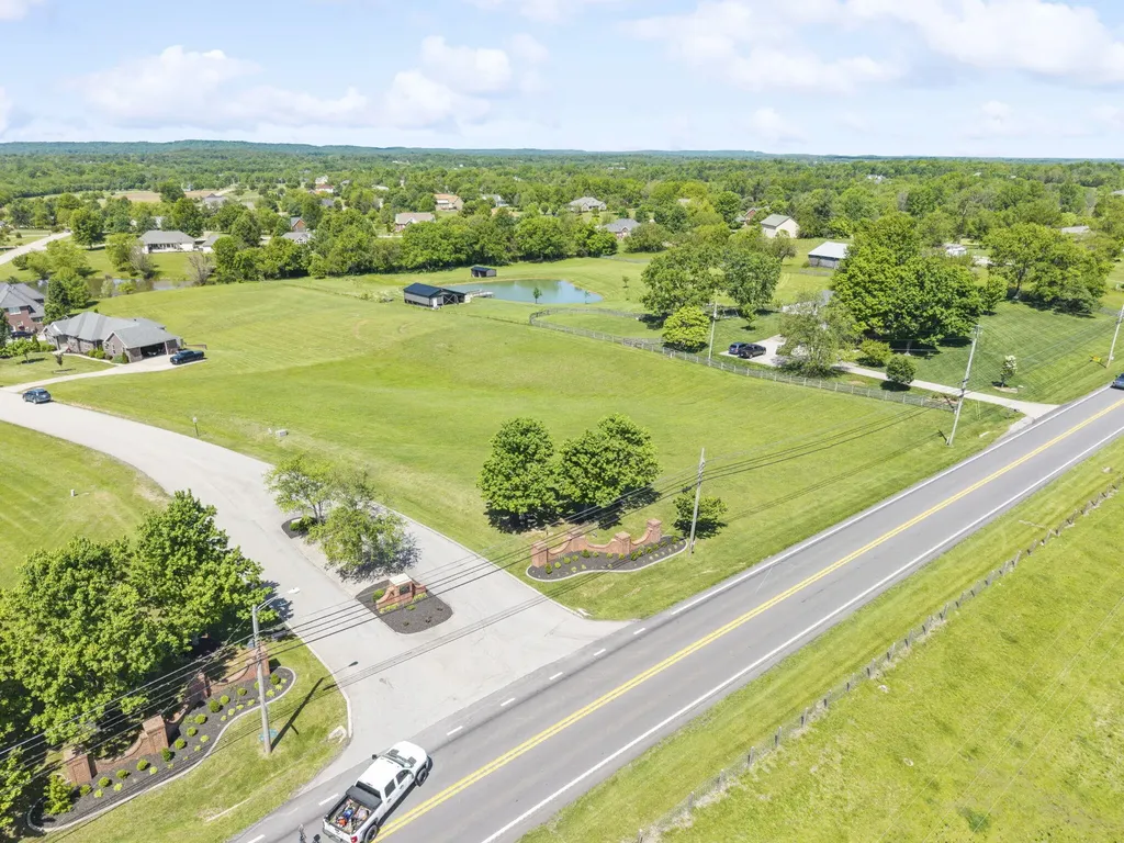 100 & 102 Abbey Ridge Bardstown KY 40004