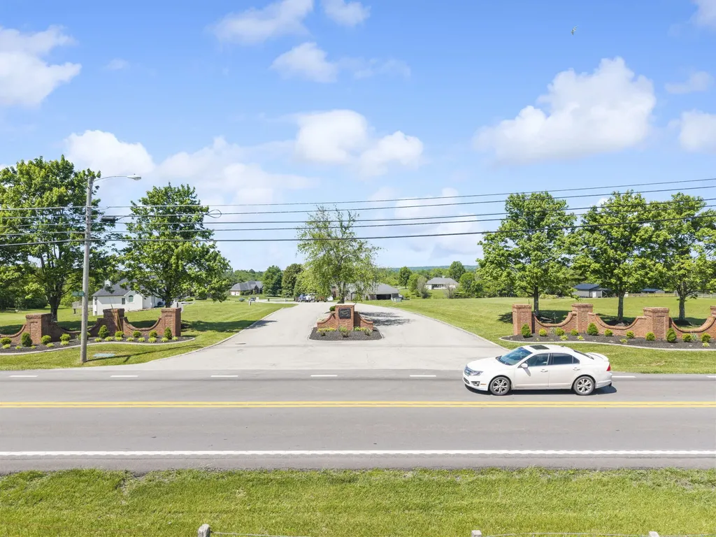 100 & 102 Abbey Ridge Bardstown KY 40004