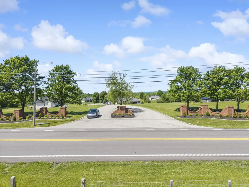 100 & 102 Abbey Ridge Bardstown KY 40004