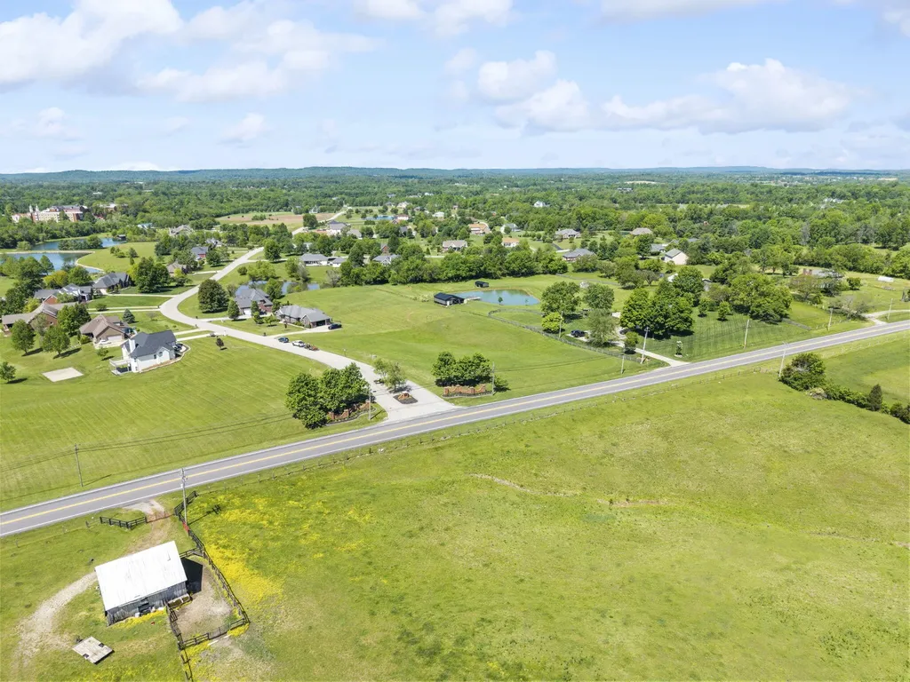 100 & 102 Abbey Ridge Bardstown KY 40004