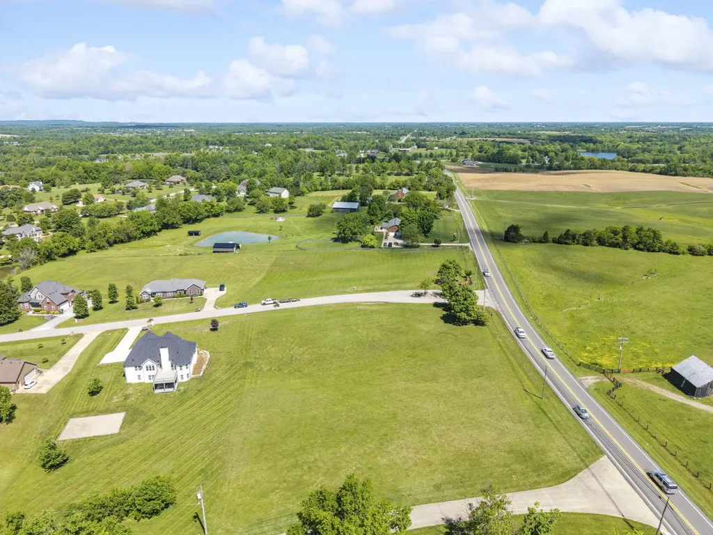 100 & 102 Abbey Ridge Bardstown KY 40004