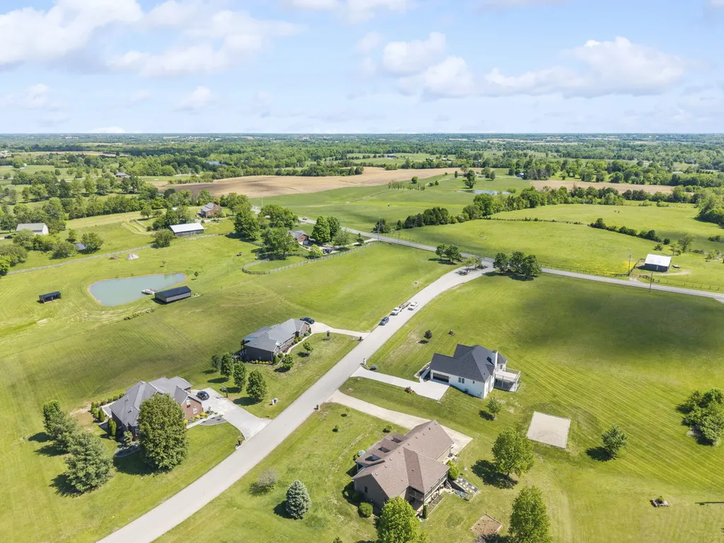 100 & 102 Abbey Ridge Bardstown KY 40004