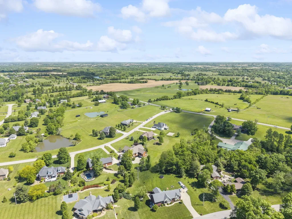100 & 102 Abbey Ridge Bardstown KY 40004