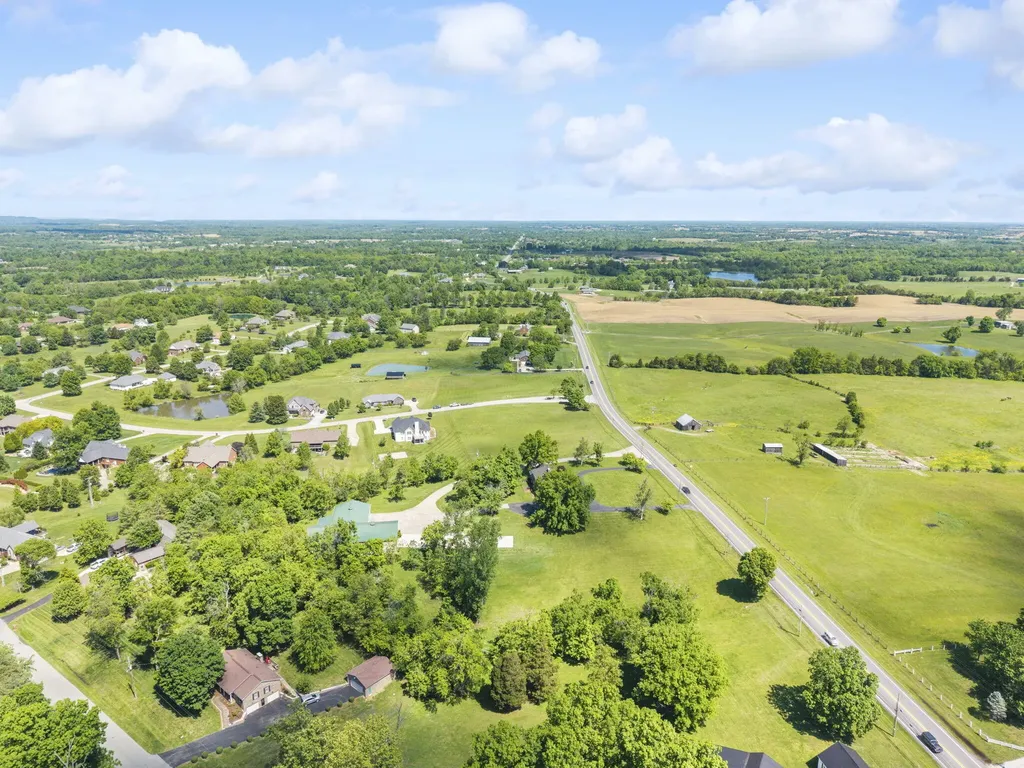 100 & 102 Abbey Ridge Bardstown KY 40004